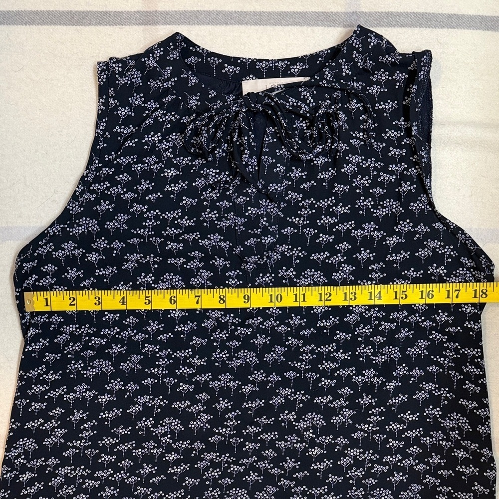 LOFT Black and White Floral Sleeveless Top Women's Size Medium - Picture 9 of 10